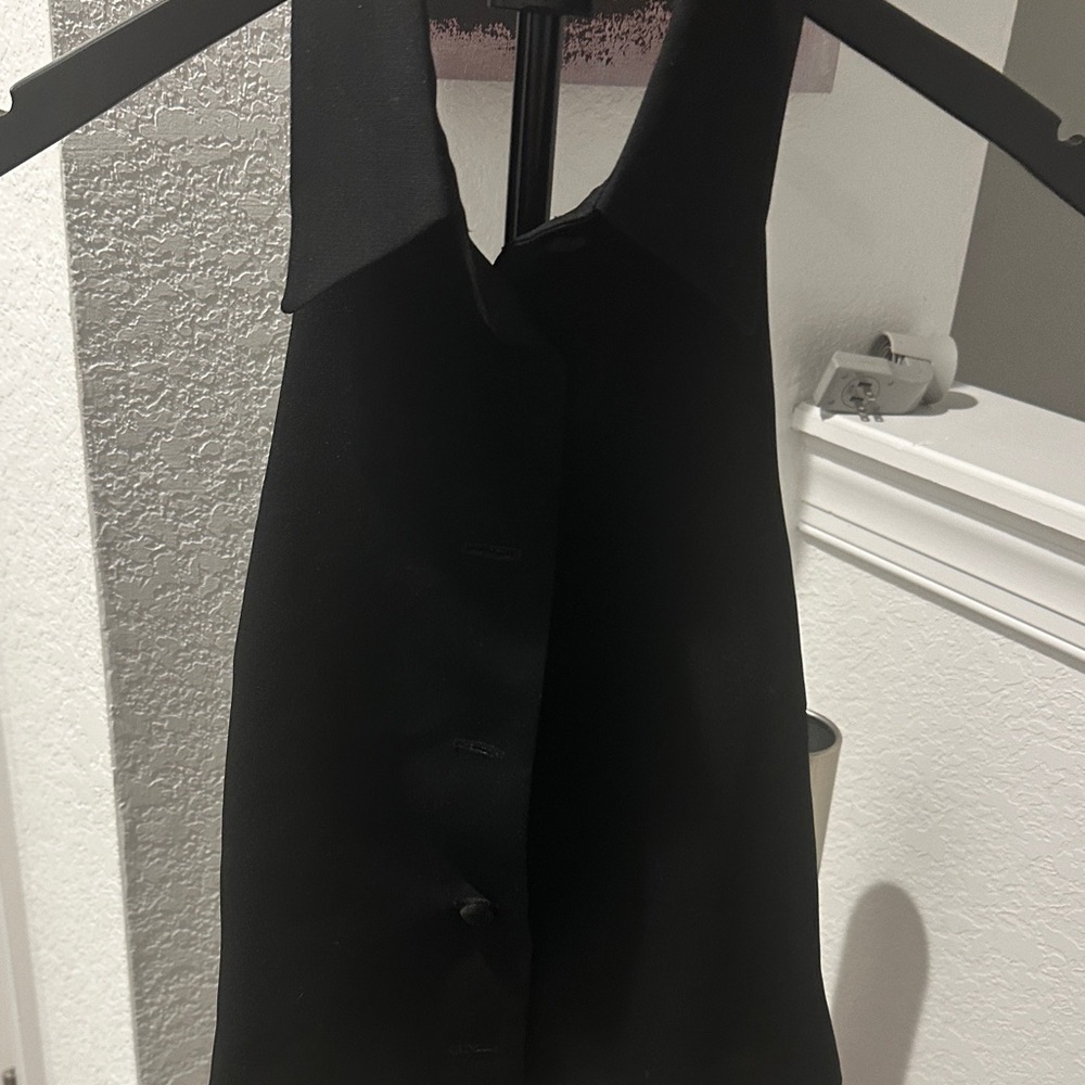 Harve Benard Black Collared Sleeveless Top - Picture 4 of 5